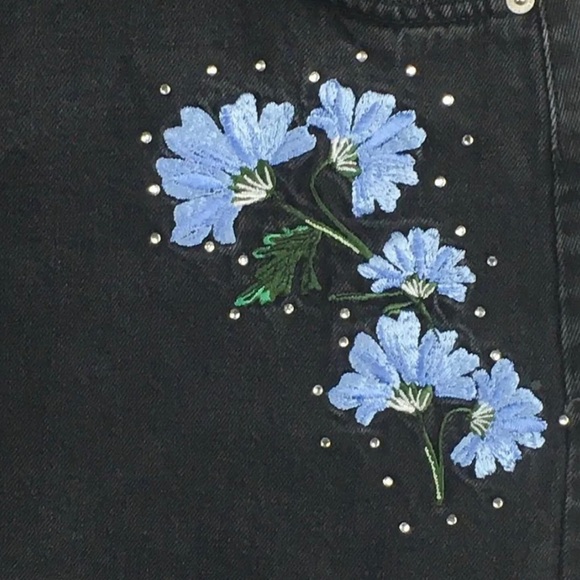 Grey faded black skirt by Topshop embroidered with gem detailing frayed edges - Picture 2 of 6